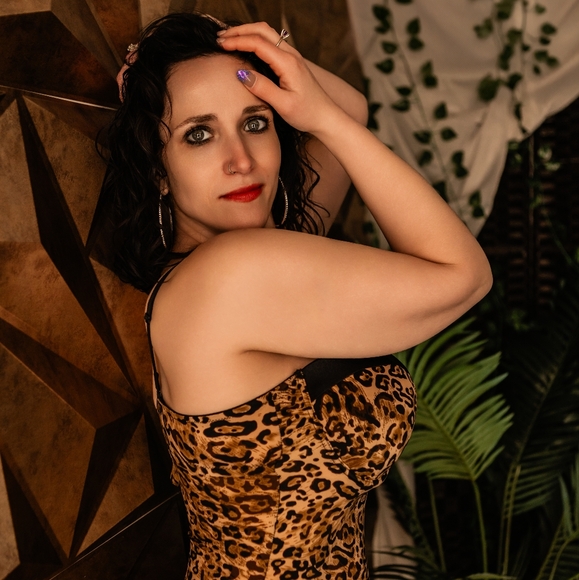 Meet your Posher, Gina Rose - Picture 2 of 3